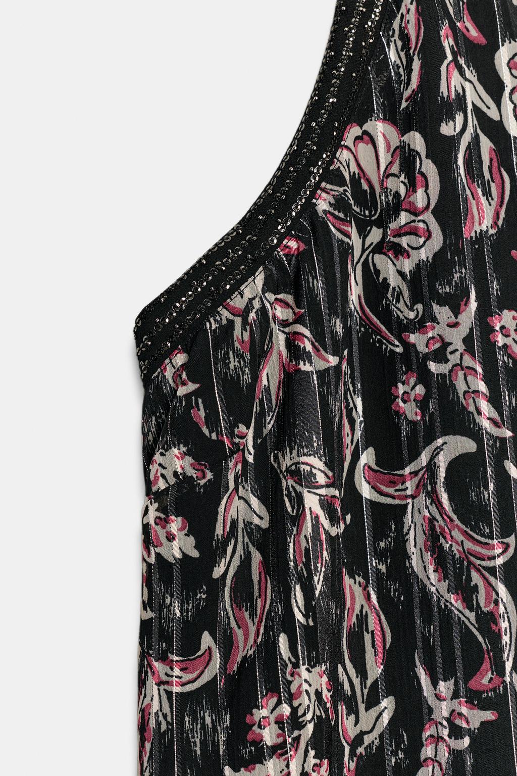 ТОП ХАЛТЕР С ПРИНТОМ, ПАЙЕТКАМИ И МЕТАЛЛИЗИРОВАННОЙ НИТЬЮ