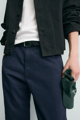 Брюки Carrot Fit с эффектом потертости- Заказать в России