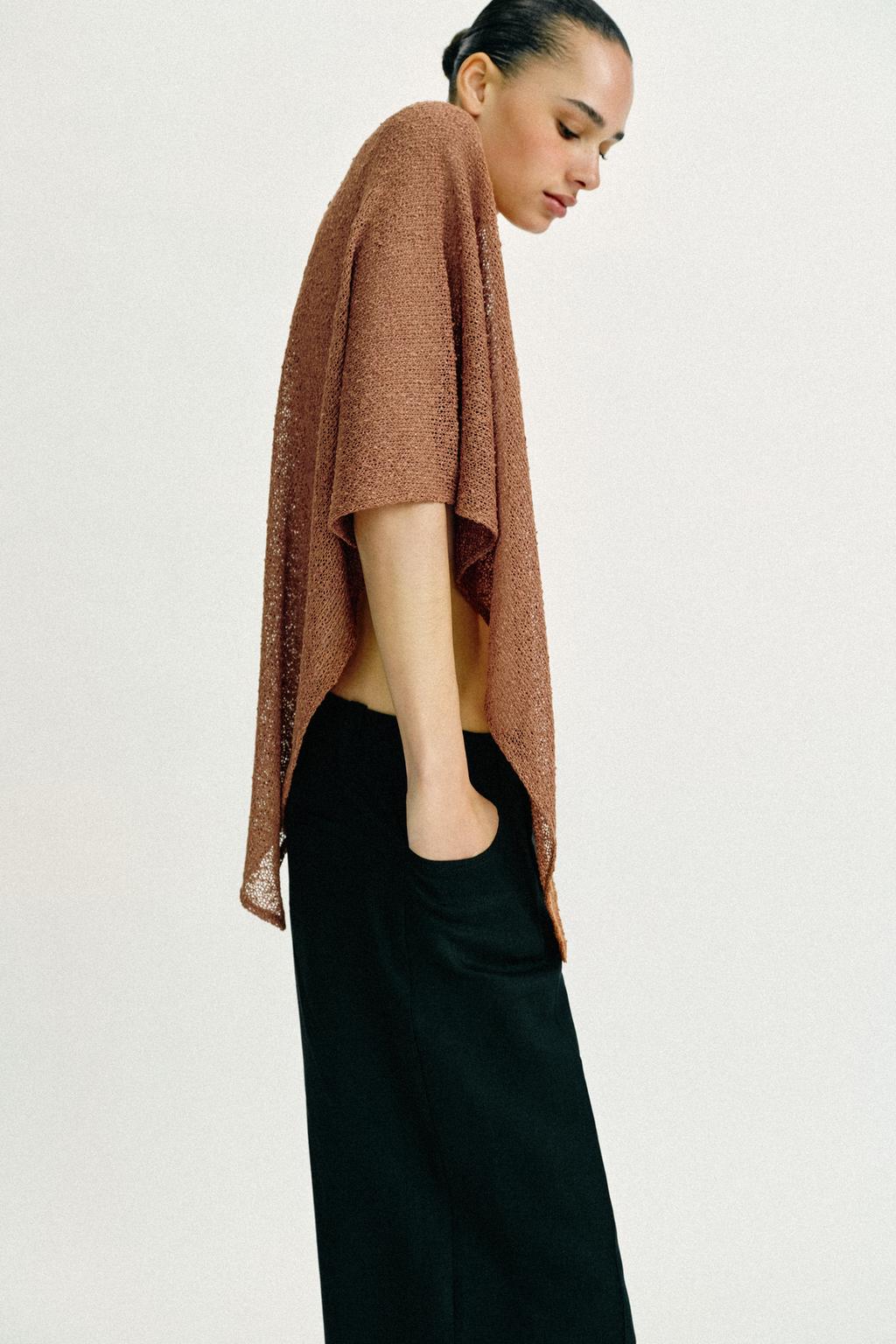 НАКИДКА АСИММЕТРИЧНОГО КРОЯ С БЛЕСТЯЩЕЙ НИТЬЮ