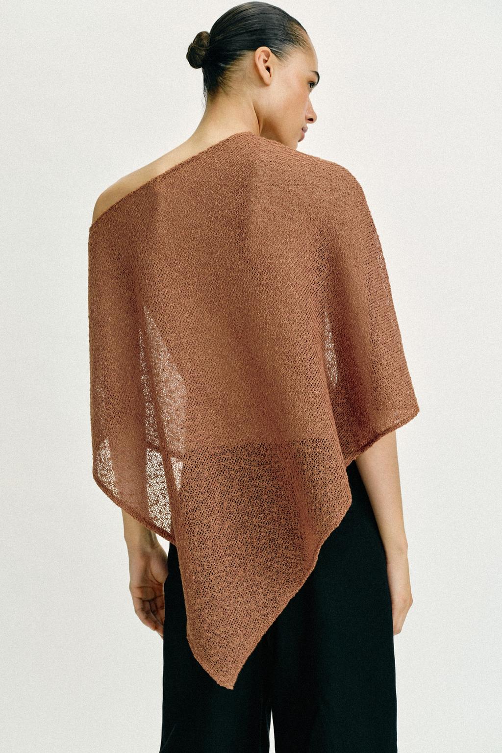 НАКИДКА АСИММЕТРИЧНОГО КРОЯ С БЛЕСТЯЩЕЙ НИТЬЮ