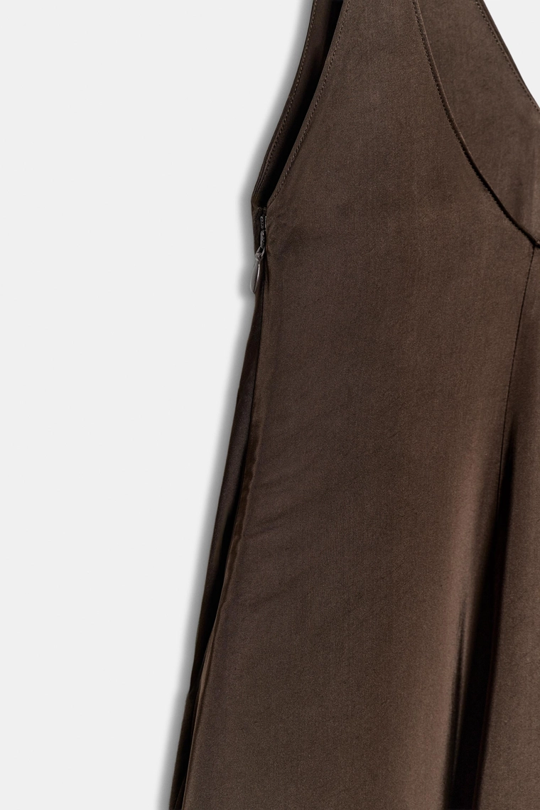 Платье с асимметричным оборками