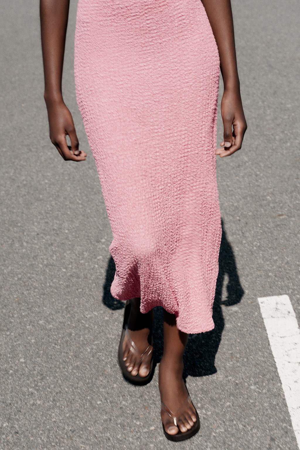 ПЛАТЬЕ МИДИ ИЗ РЕЛЬЕФНОЙ ТКАНИ