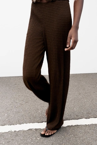 Брюки прямого кроя фактурные