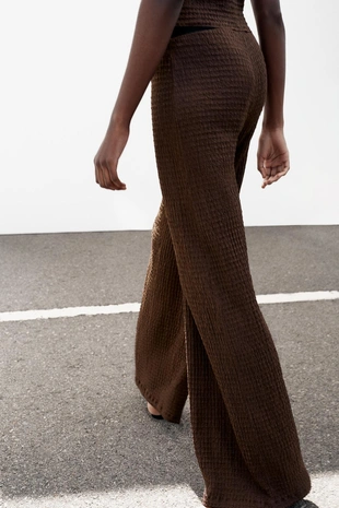 Брюки прямого кроя фактурные