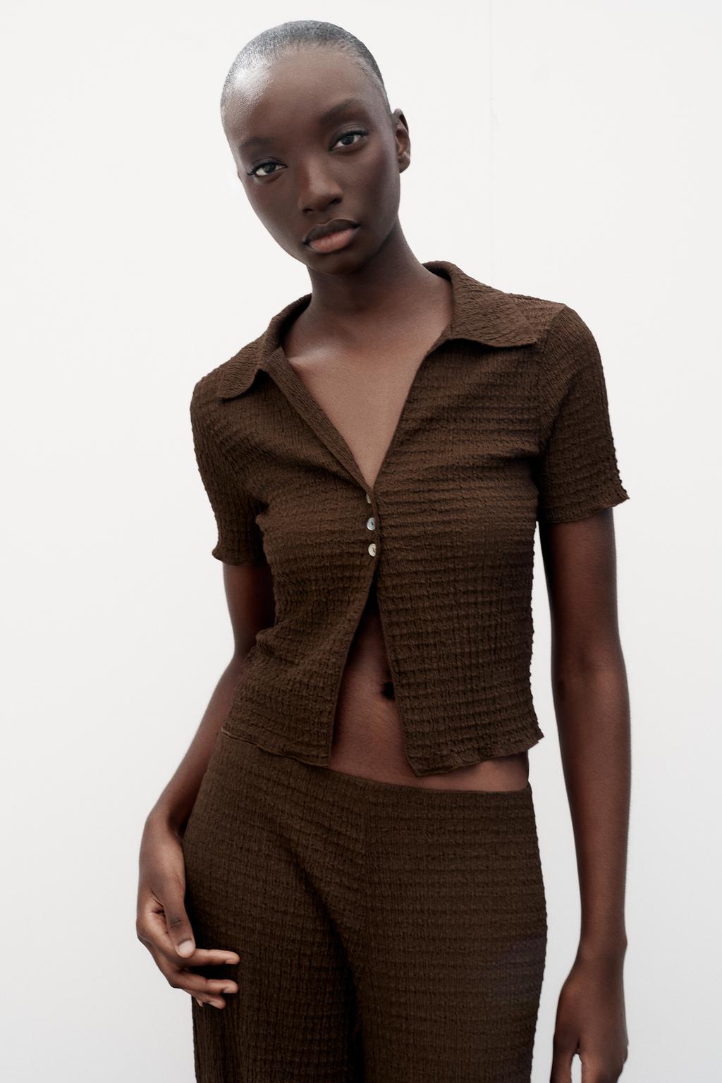УКОРОЧЕННЫЙ ЖАКЕТ ИЗ РЕЛЬЕФНОЙ ТКАНИ