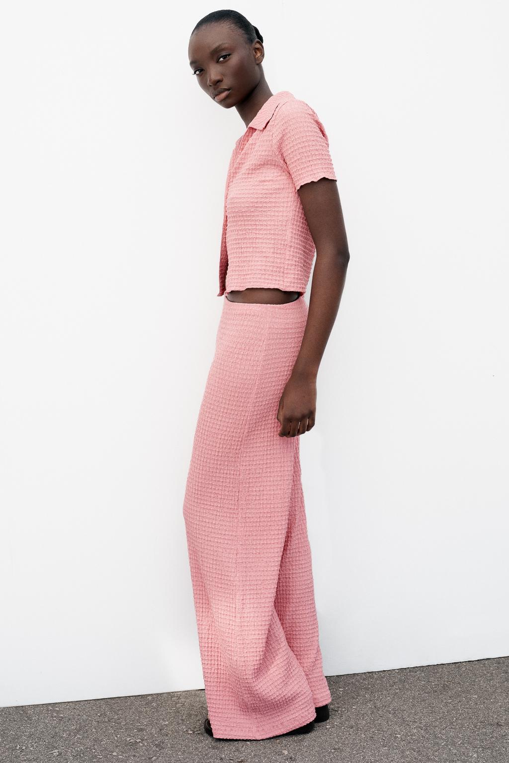 УКОРОЧЕННЫЙ ЖАКЕТ ИЗ РЕЛЬЕФНОЙ ТКАНИ