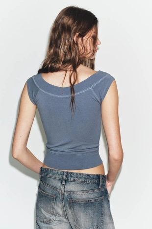 Топ с вырезом «лодочка»