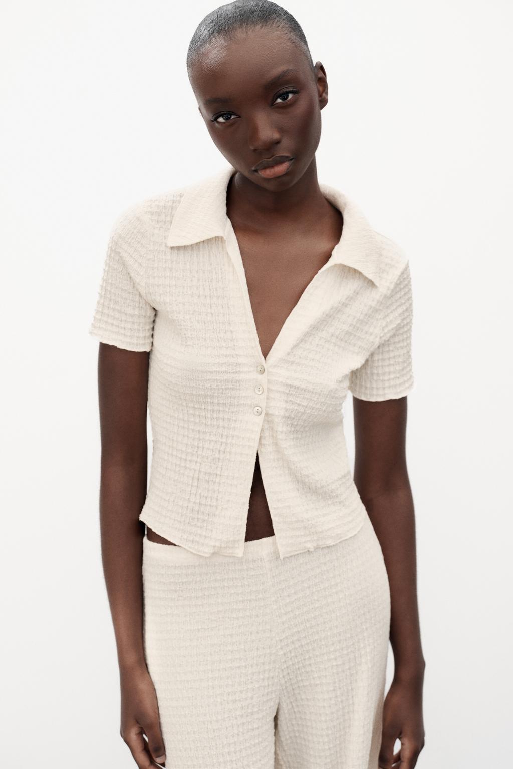 УКОРОЧЕННЫЙ ЖАКЕТ ИЗ РЕЛЬЕФНОЙ ТКАНИ