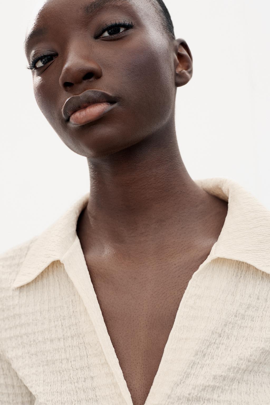 УКОРОЧЕННЫЙ ЖАКЕТ ИЗ РЕЛЬЕФНОЙ ТКАНИ