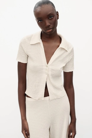 Укороченный жакет из рельефной ткани- Заказать в России