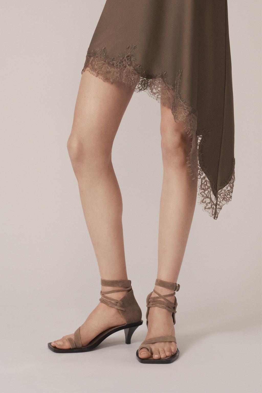 БОСОНОЖКИ НА КАБЛУКЕ ИЗ КОЖИ - THE ITEM ZARA WOMAN