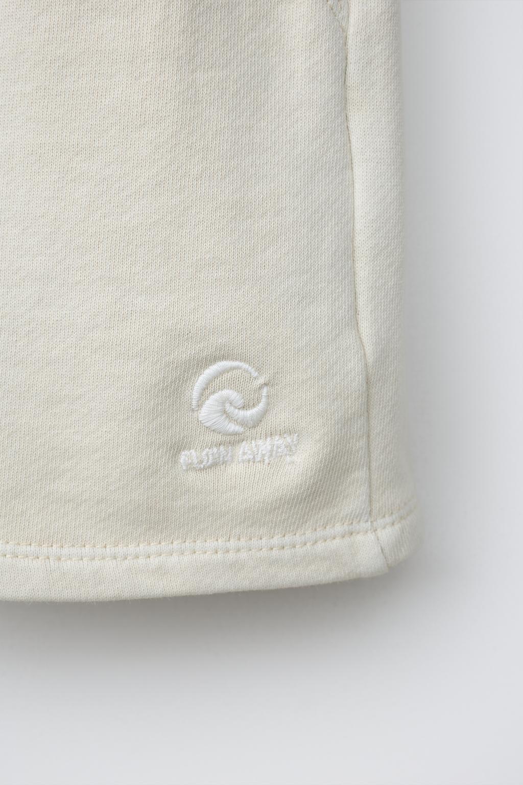 ШОРТЫ ИЗ МЯГКОЙ ТКАНИ С ОКРАШИВАНИЕМ И ВЫШИВКОЙ