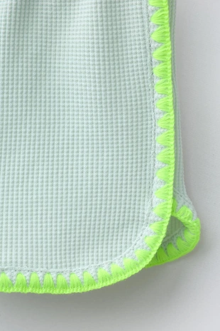 Шорты-бермуды вафельного плетения с флуоресцентными деталями