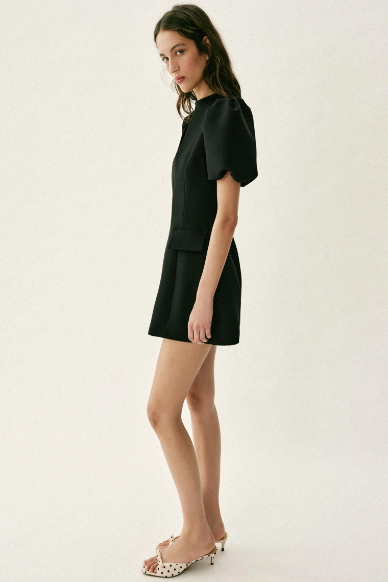 Платье с короткими накалившимися рукавами