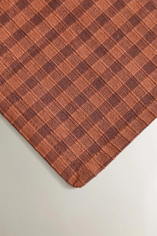 Скатерть в клетку с контрастной строчкой