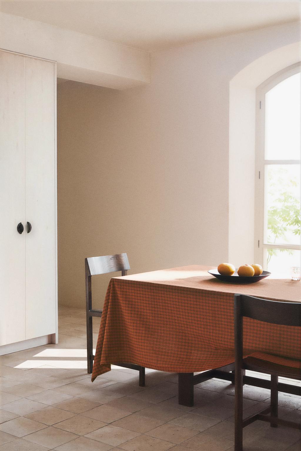 Скатерть в клетку с контрастной строчкой