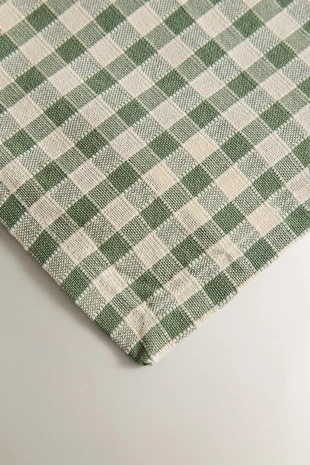 Скатерть в клетку с отделкой контрастного стежка