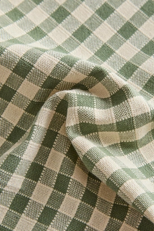 Скатерть в клетку с отделкой контрастного стежка