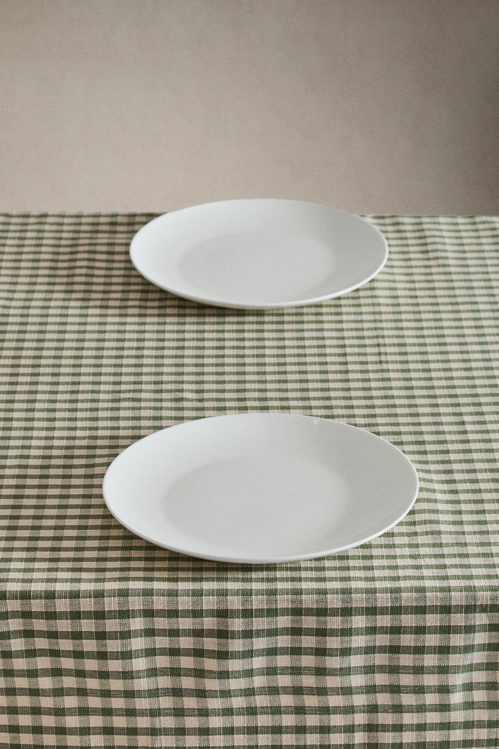 Скатерть в клетку с отделкой контрастного стежка