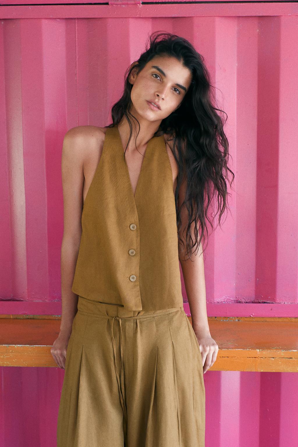 ЖИЛЕТ С ПУГОВИЦАМИ