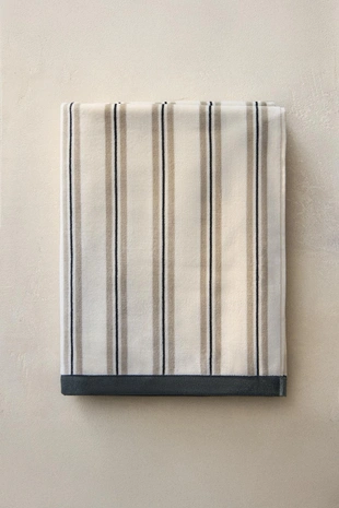 Велюровое пляжное полотенце с контрастными полосами- Заказать в России