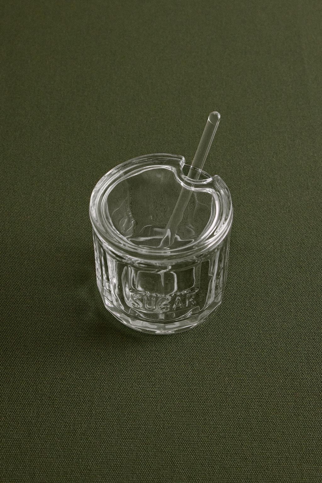 Стеклянная сахарница с крышкой