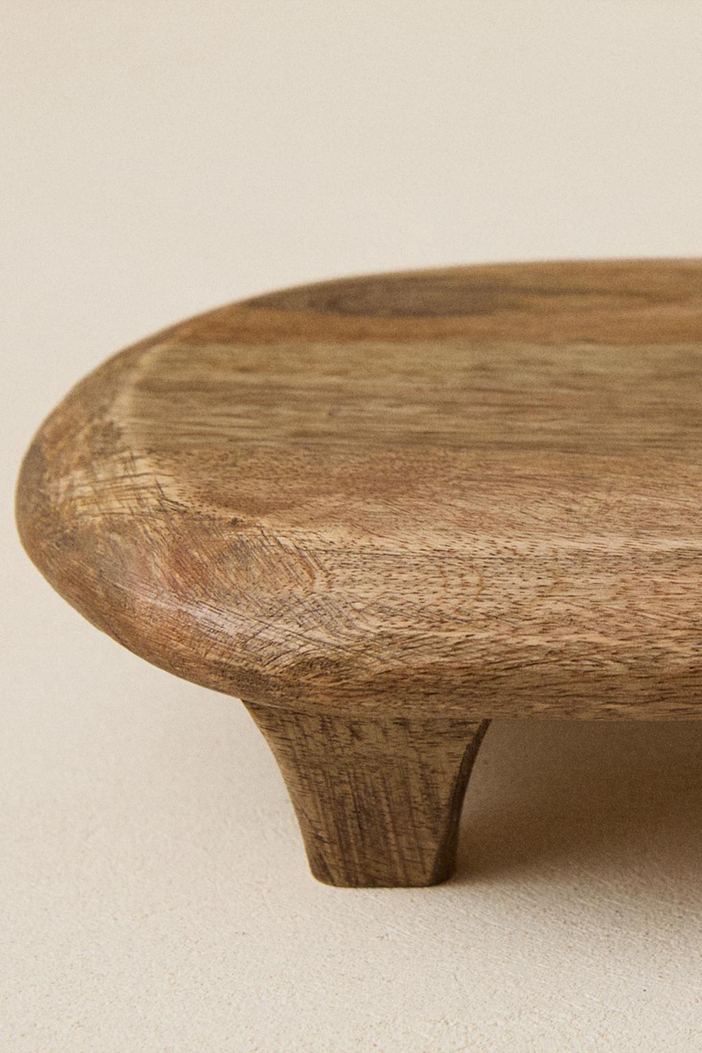 Деревянная разделочная доска с ножками