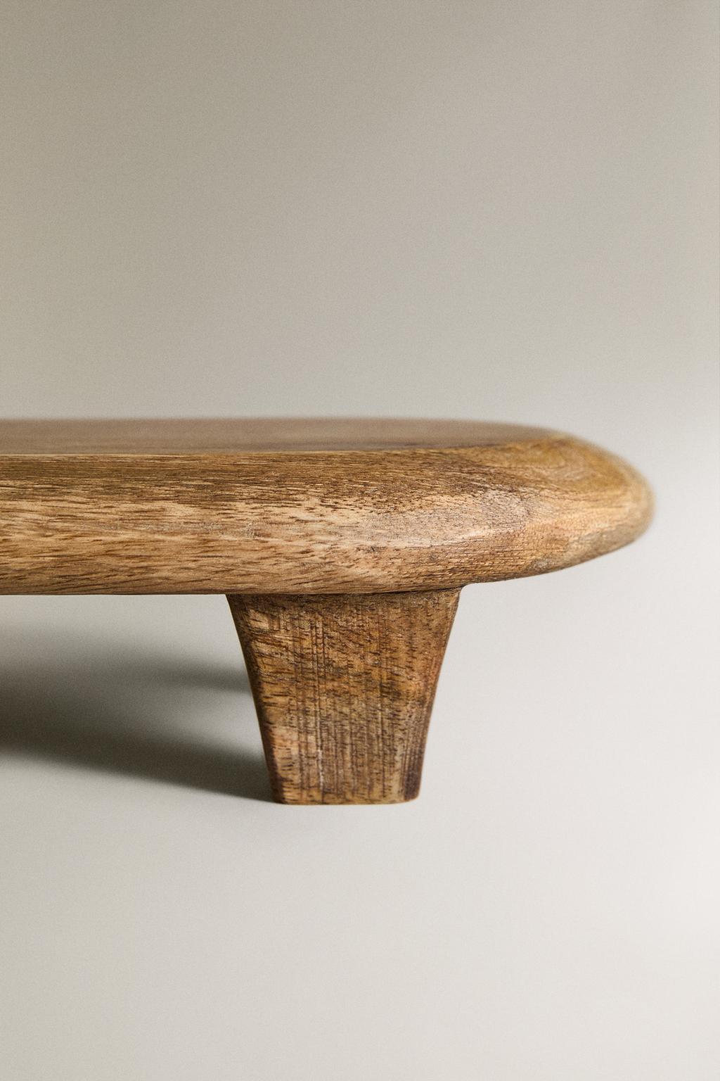 Деревянная разделочная доска с ножками