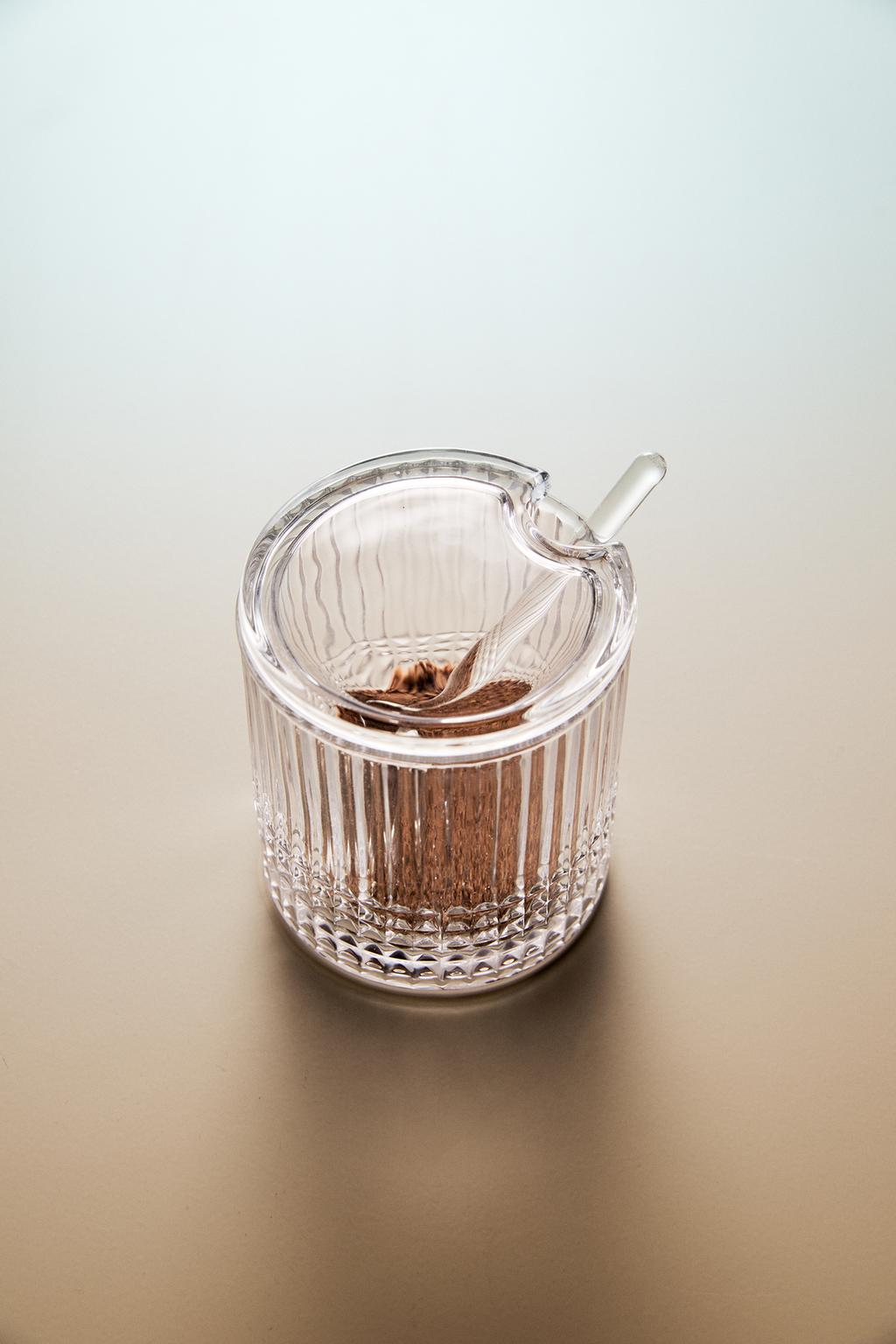 Стеклянная сахарница с рельефным геометрическим дизайном