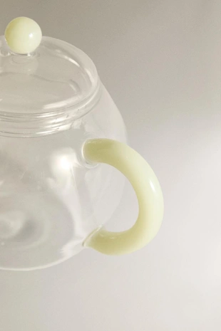 Стеклянный чайник из боросиликатного стекла с цветной ручкой- Заказать в России