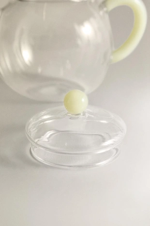 Стеклянный чайник из боросиликатного стекла с цветной ручкой- Заказать в России