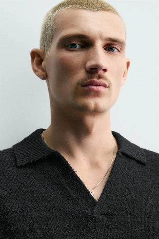 Поло из трикотажа Relaxed Fit с рельефной текстурой- Заказать в России