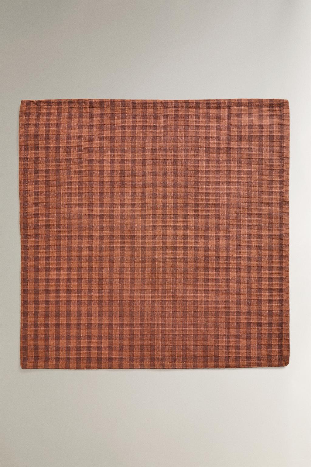 Набор клетчатых салфеток с контрастной стежкой (набор из 2)