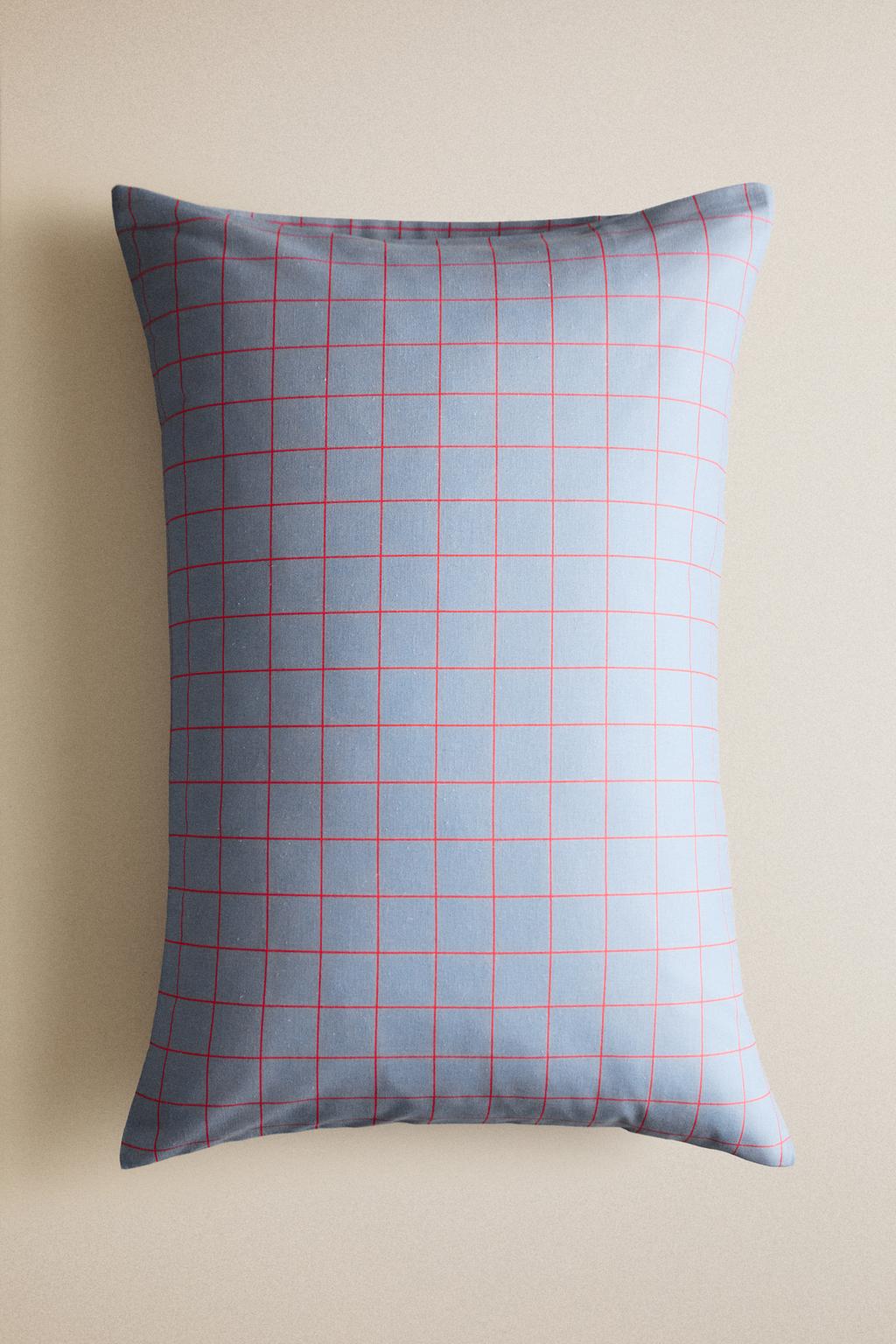 Детский чехол на подушку в клетку