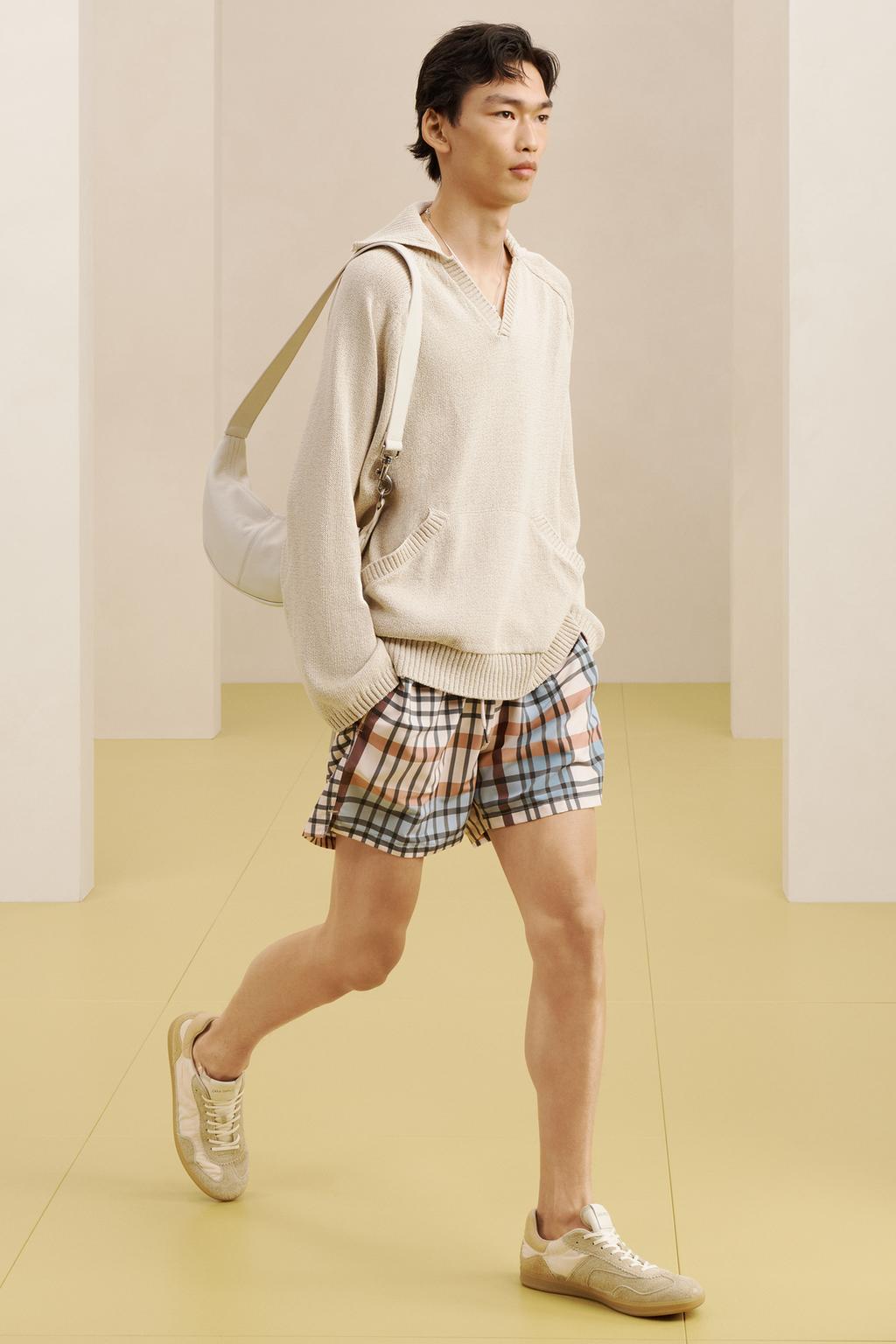 Кожаные кроссовки