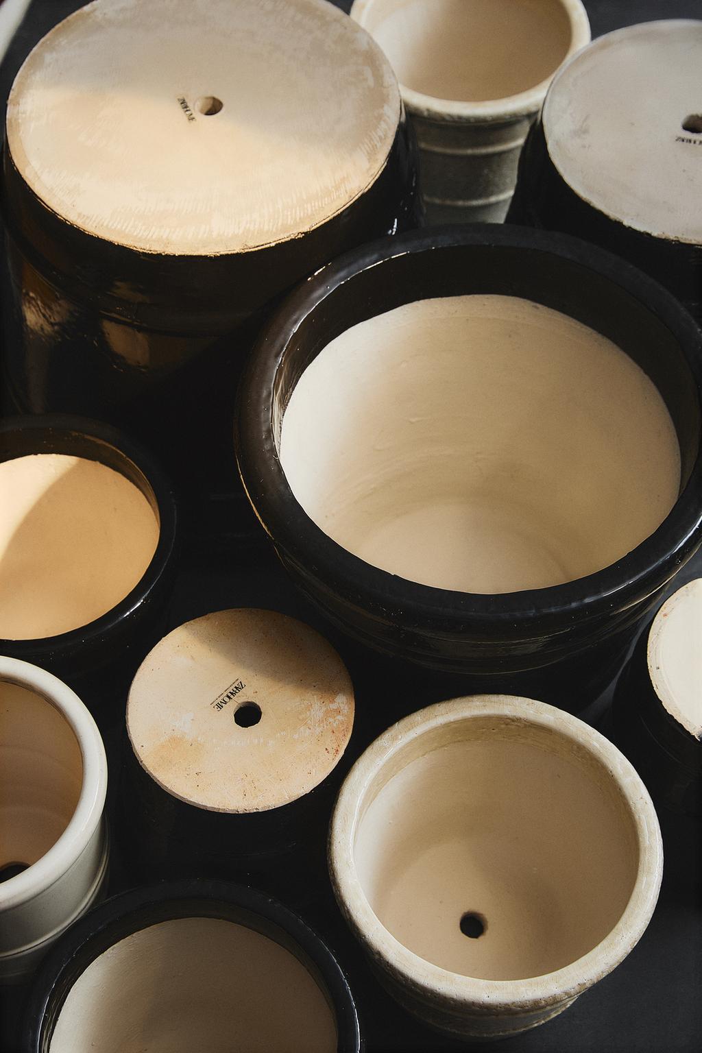 Керамический горшок для сада