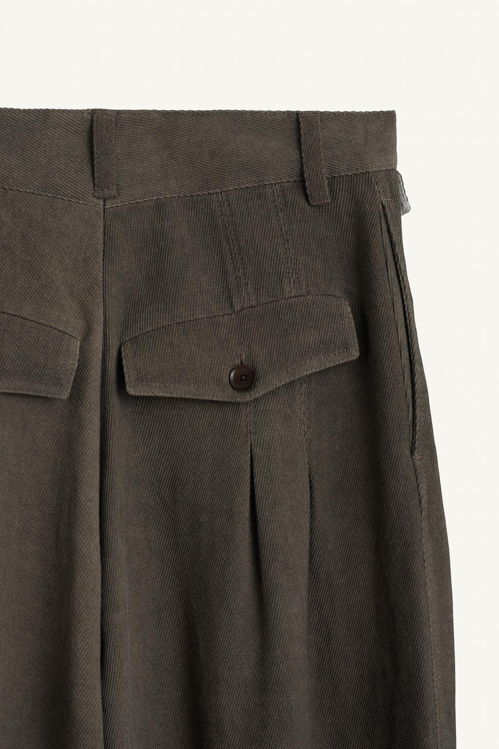 Широкие брюки с завышенной талией