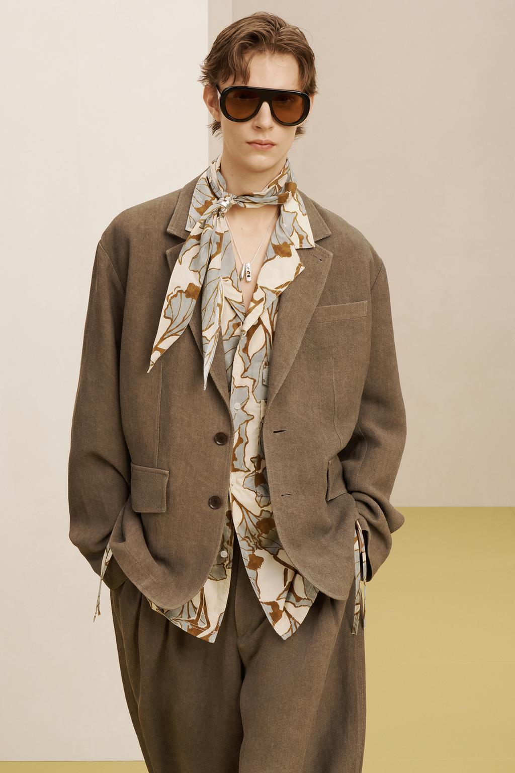 Широкие брюки с завышенной талией