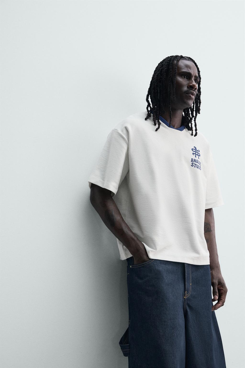 ТОЛСТОВКА СВОБОДНОГО КРОЯ С КОНТРАСТНЫМ ПРИНТОМ