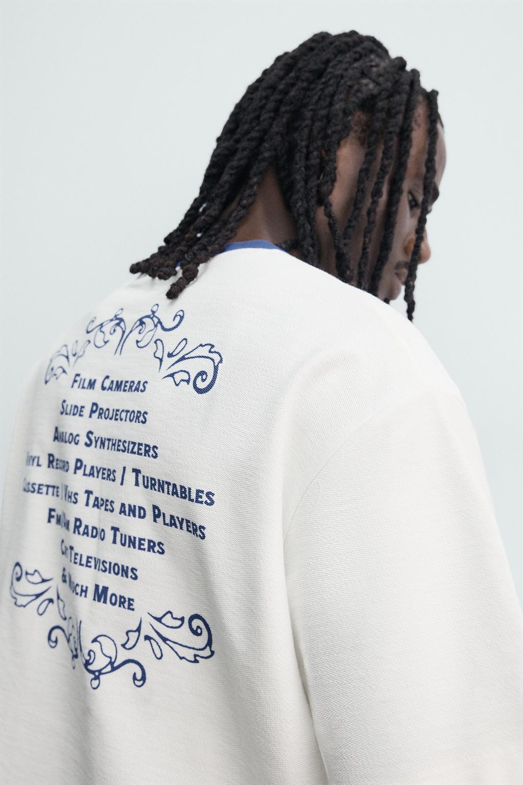 ТОЛСТОВКА СВОБОДНОГО КРОЯ С КОНТРАСТНЫМ ПРИНТОМ