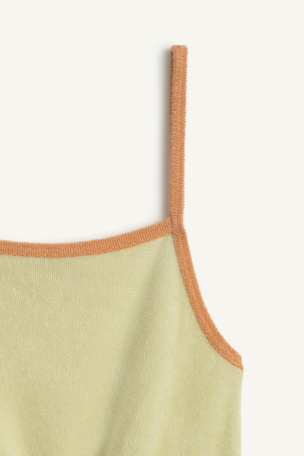 Короткий комбинезон из футера