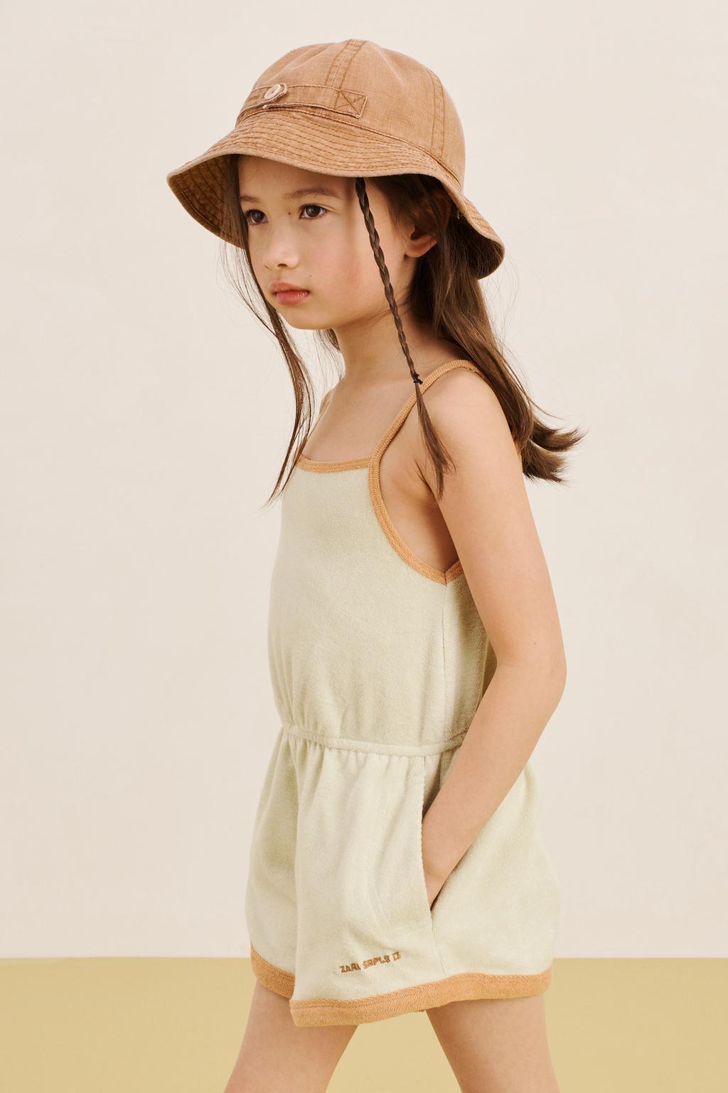 Короткий комбинезон из футера