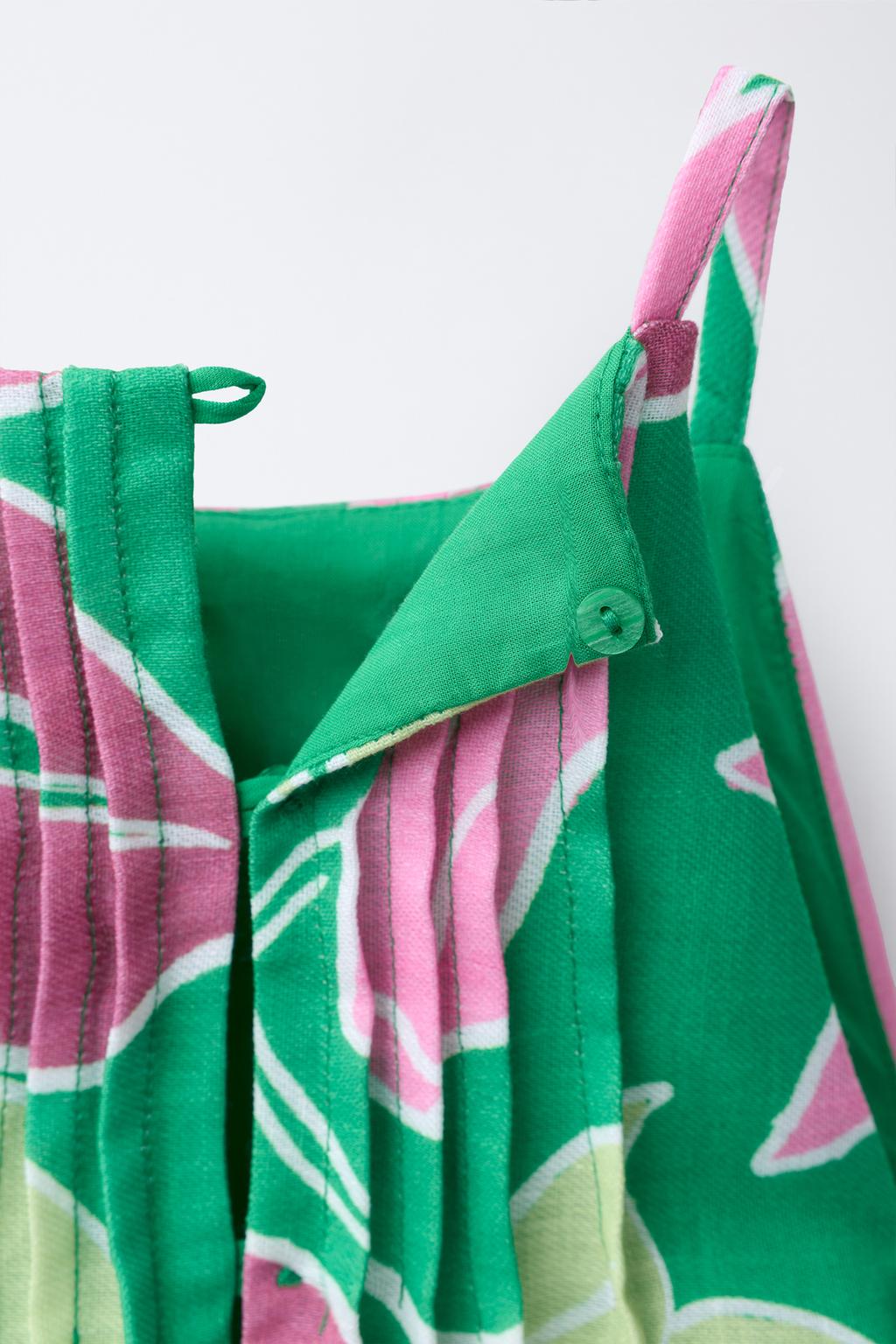 КОРОТКИЙ КОМБИНЕЗОН С ЦВЕТОЧНЫМ ПРИНТОМ