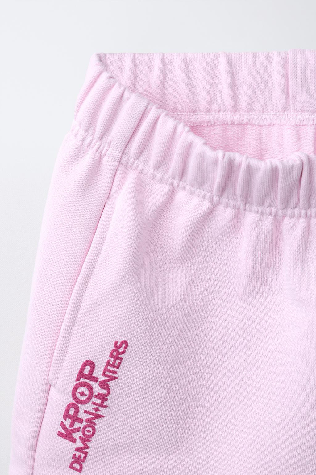 ШОРТЫ-БЕРМУДЫ KPOP DEMON HUNTERS™ NETFLIX ©