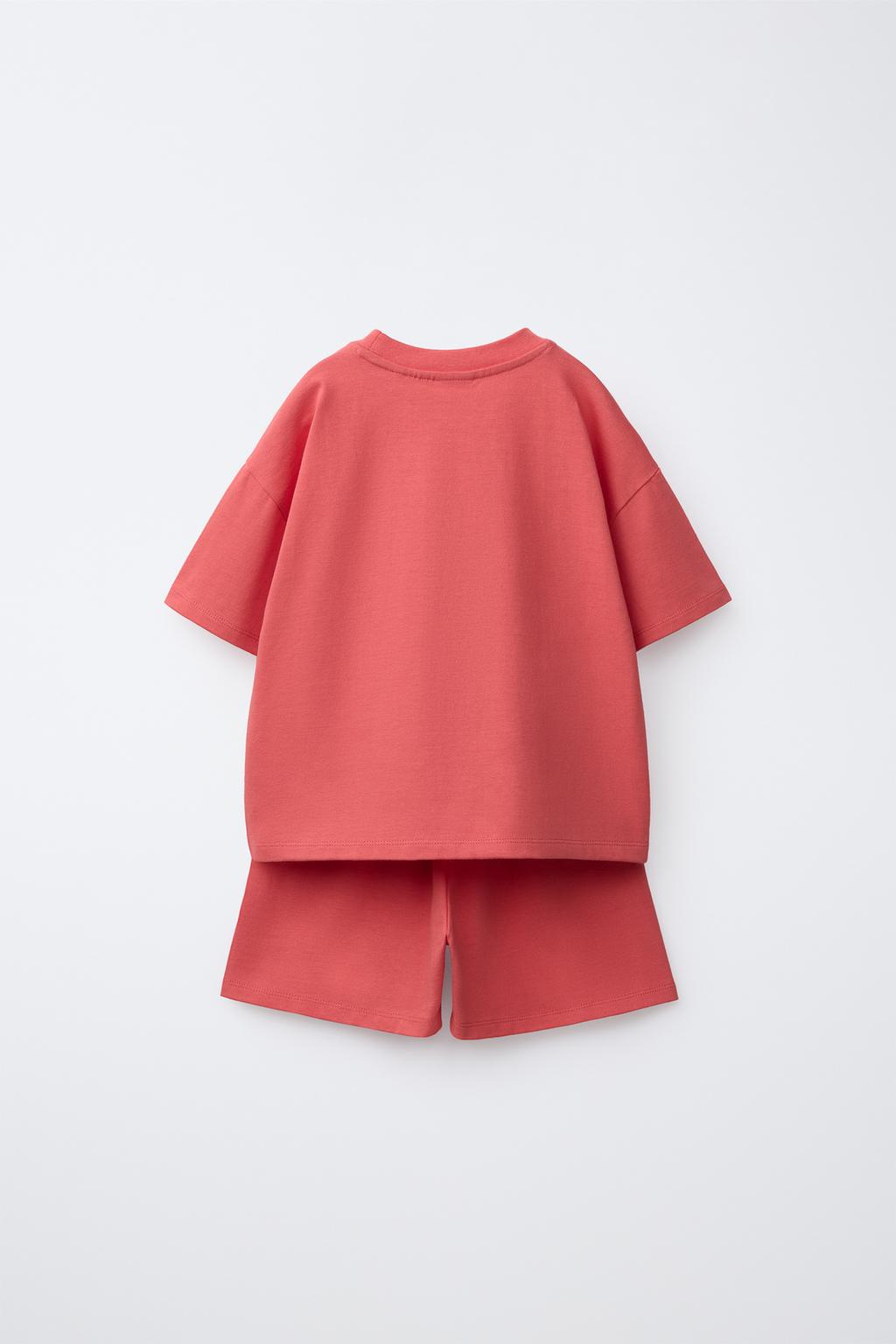 ОДНОТОННЫЙ КОМПЛЕКТ ИЗ ФУТБОЛКИ И БЕРМУДОВ