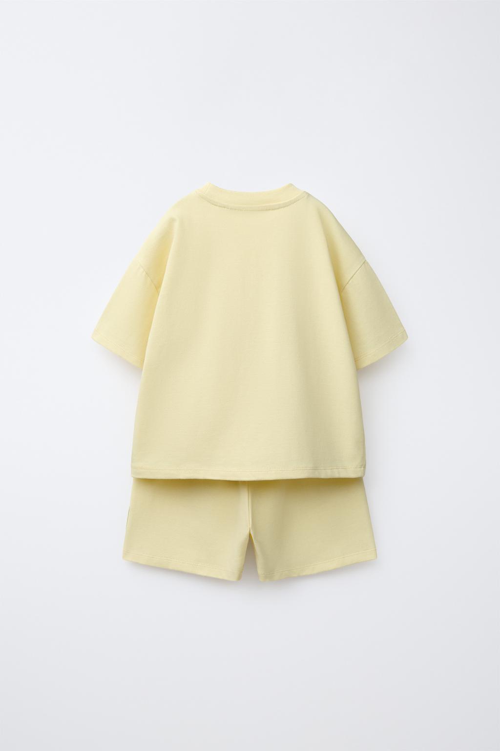 ОДНОТОННЫЙ КОМПЛЕКТ ИЗ ФУТБОЛКИ И БЕРМУДОВ