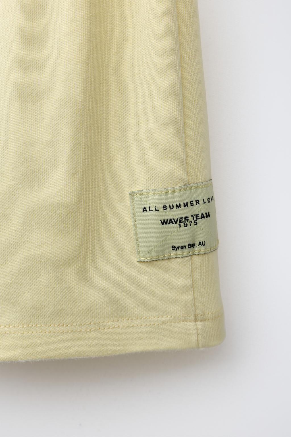 ОДНОТОННЫЙ КОМПЛЕКТ ИЗ ФУТБОЛКИ И БЕРМУДОВ