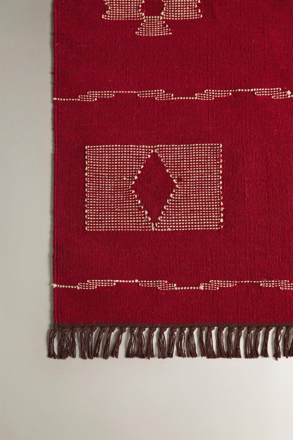 Ковер из шерсти и рами с геометрическим принтом