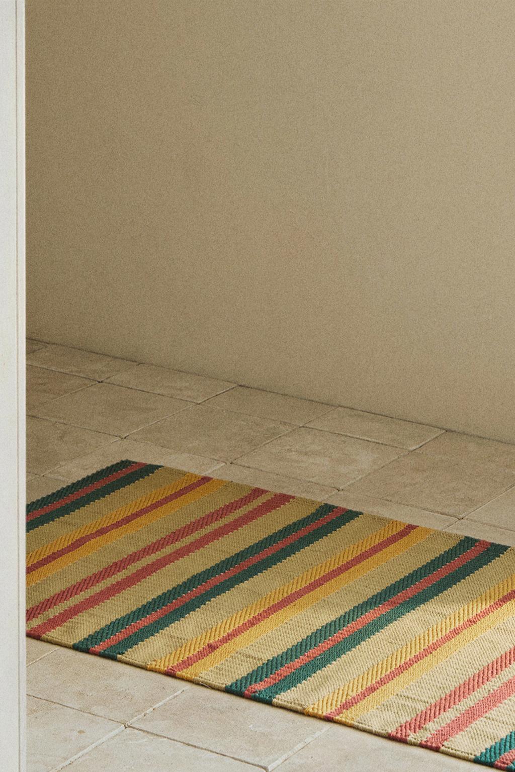 Полосатый коврик