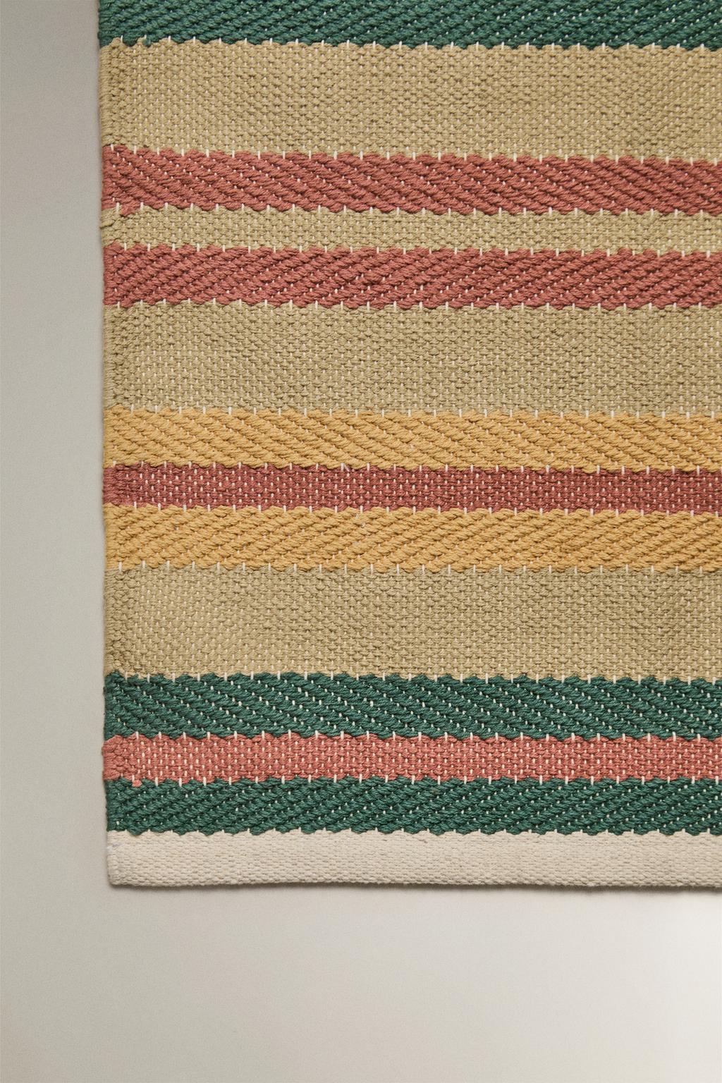 Полосатый коврик